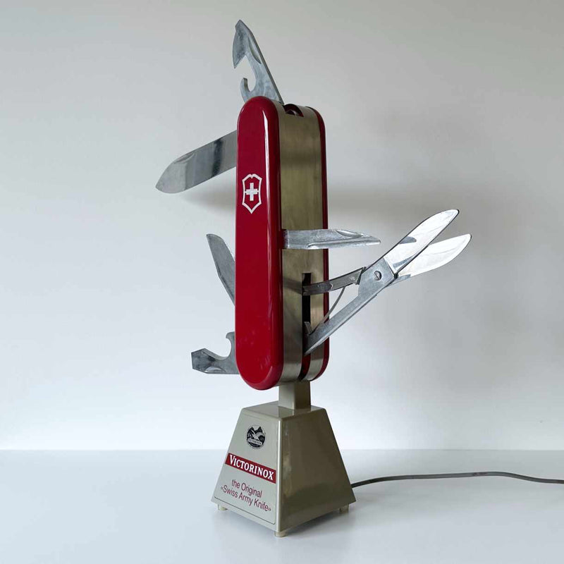RARE SWISS ARMY KNIFE ELECTRIC RETAIL DISPLAY AUTOMATON BY VICTORINOX